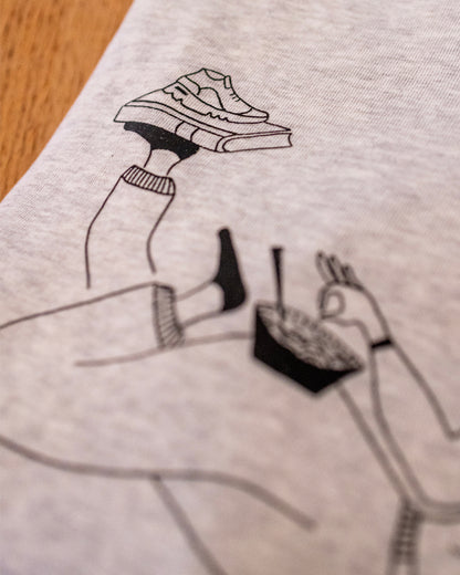 Sweat-Shirt « Jongler entre les mondes » par Melvine Deba
